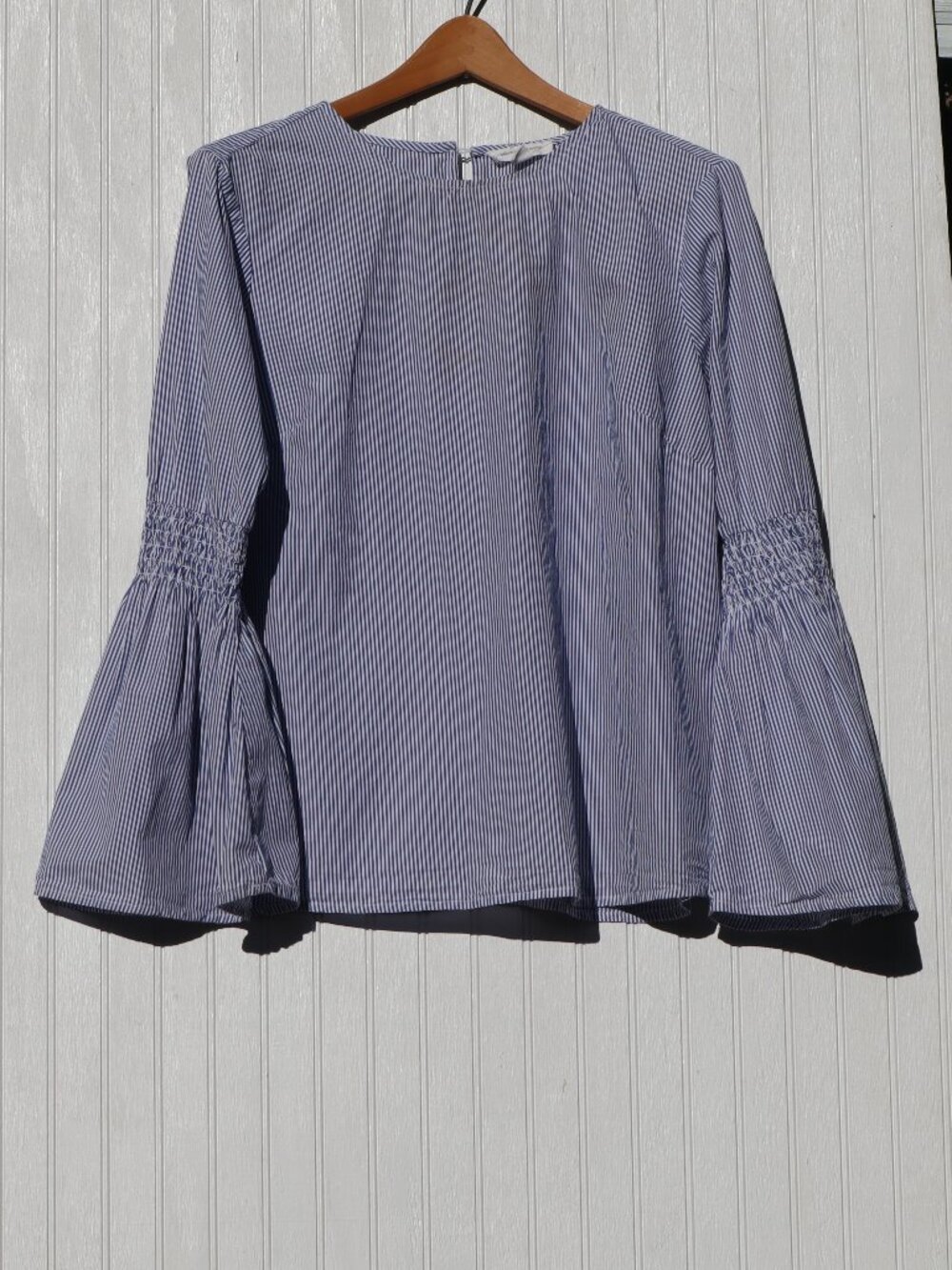 beach lunch lounge Blue and White Pinstripe Bell Sleeve Cotton Top Sz L